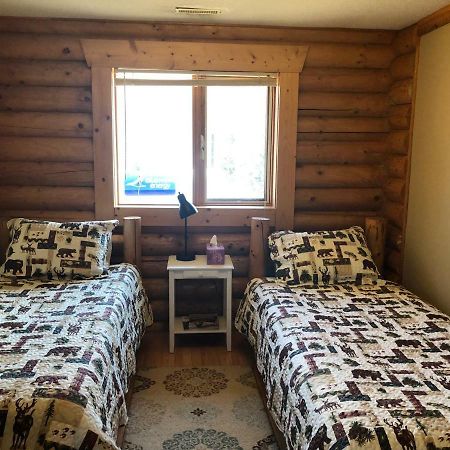 Folding Mountain B & B フォート・ネルソン エクステリア 写真