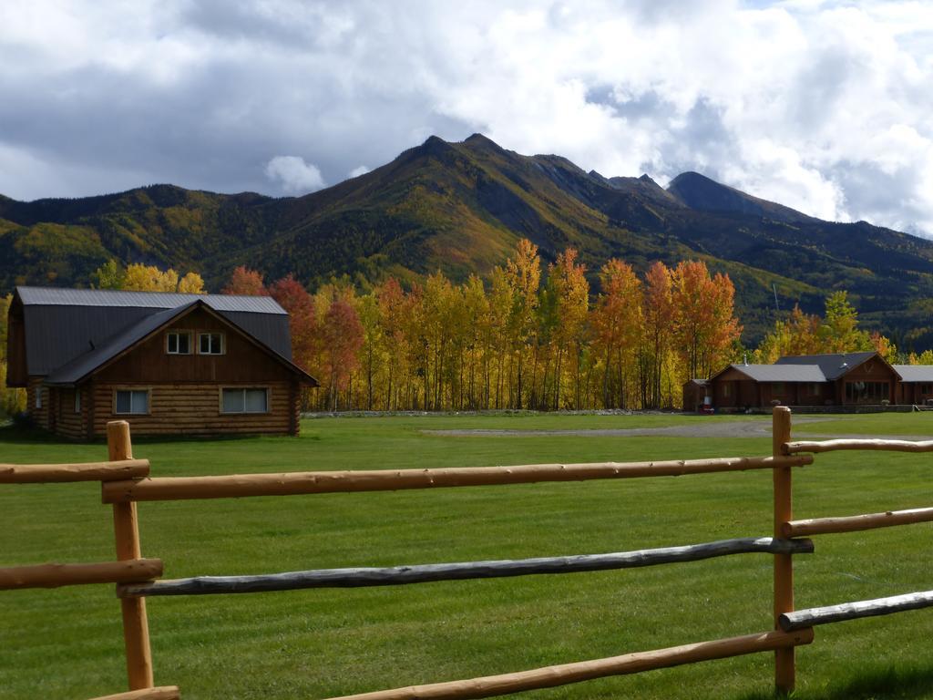 Folding Mountain B & B フォート・ネルソン エクステリア 写真