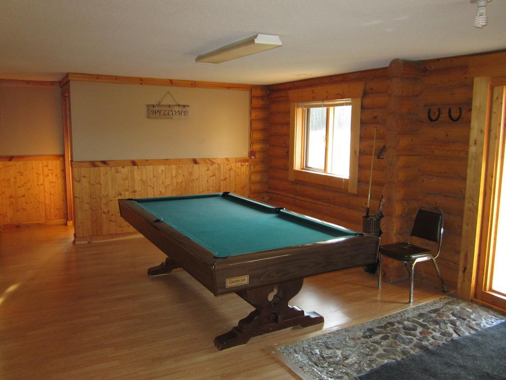 Folding Mountain B & B フォート・ネルソン エクステリア 写真